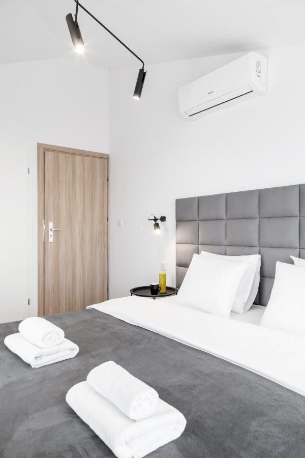 Househost Apartament: Ul. Miodowa 42/42B クラクフ エクステリア 写真